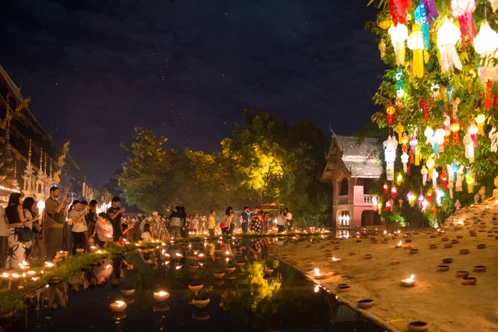 Wat Phan Tao při svátku Yi Peng - Chiang Mai
